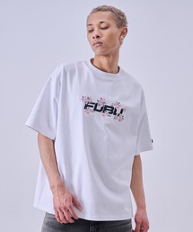 FUBU（ フブ）の「FUBU フブ ブランド Souvenir TShirts スーベニアTシャツ（Tシャツ/カットソー）」