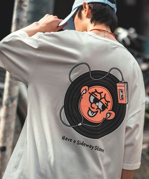 En serio TOKYO(エンソリオトーキョー)の「【SIDEWAYSTANCE】半袖レコードプリントTシャツ SIDE23-130(Tシャツ/カットソー・メンズ・ブラック/カーキ/ホワイト・SMALL/MEDIUM/LARGE/X-LARGE)」の1枚目の写真
