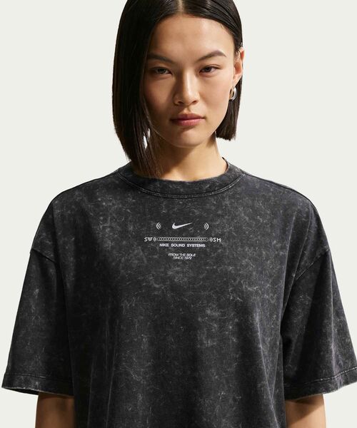 NIKE（ナイキ）の「ナイキ スポーツウェア クラシック ウィメンズ オーバーサイズド Tシャツ / Nike Sportswear Classic Women's Oversized T-Shirt IV2035-010 Black（Tシャツ/カットソー・レディース・ブラック・XS/XL/L/M/S）」の10枚目の写真
