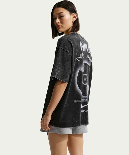 NIKE（ナイキ）の「ナイキ スポーツウェア クラシック ウィメンズ オーバーサイズド Tシャツ / Nike Sportswear Classic Women's Oversized T-Shirt IV2035-010 Black（Tシャツ/カットソー・レディース・ブラック・XS/XL/L/M/S）」の11枚目の写真