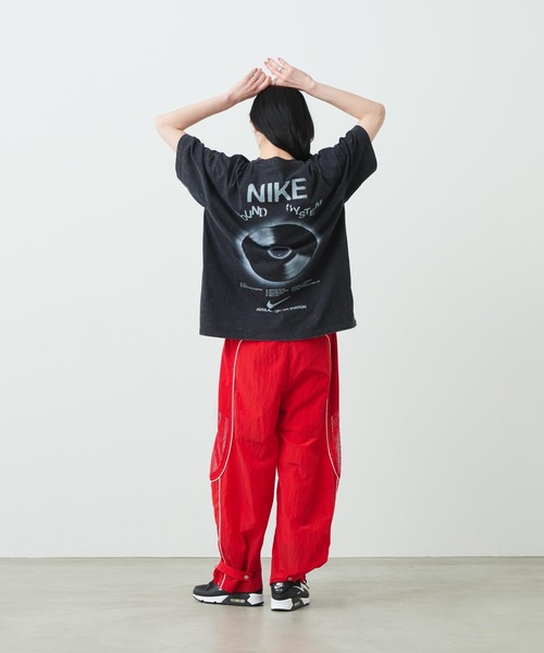 NIKE（ナイキ）の「ナイキ スポーツウェア クラシック ウィメンズ オーバーサイズド Tシャツ / Nike Sportswear Classic Women's Oversized T-Shirt IV2035-010 Black（Tシャツ/カットソー・レディース・ブラック・XS/XL/L/M/S）」の5枚目の写真