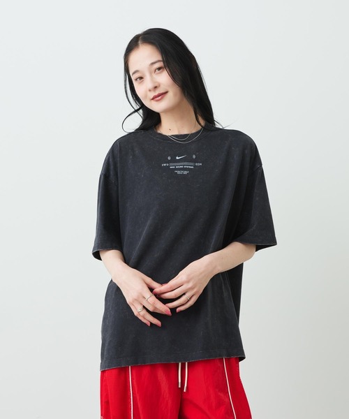 NIKE（ナイキ）の「ナイキ スポーツウェア クラシック ウィメンズ オーバーサイズド Tシャツ / Nike Sportswear Classic Women's Oversized T-Shirt IV2035-010 Black（Tシャツ/カットソー・レディース・ブラック・XS/XL/L/M/S）」の8枚目の写真