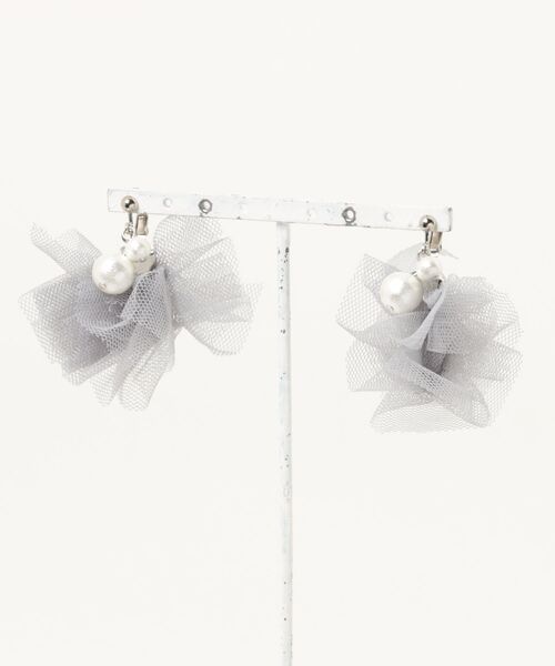 VIBGYOR(ヴィブジョー)の「【MUURABBTI】チュールとコットンパールのイヤリング(MA)(イヤリング・レディース・ブラック/グレー・FREE)」の2枚目の写真