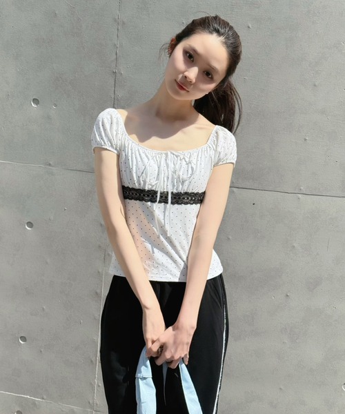 Jewelobe(ジュエローブ)の「ドット×レースパフスリーブトップス(Tシャツ/カットソー・レディース・グレー/オフホワイト/ブラック・FREE)」の4枚目の写真