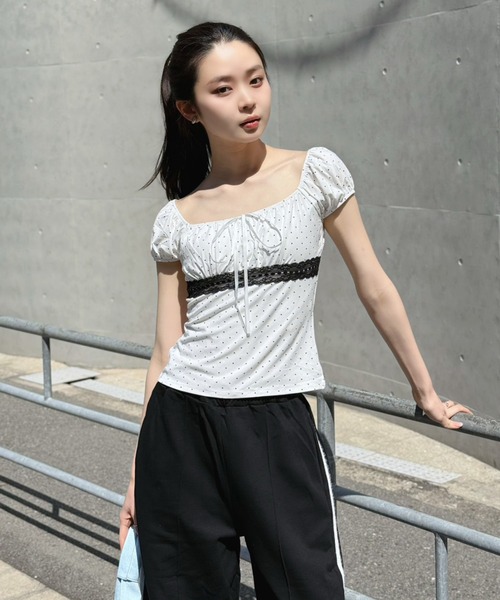 Jewelobe(ジュエローブ)の「ドット×レースパフスリーブトップス(Tシャツ/カットソー・レディース・グレー/オフホワイト/ブラック・FREE)」の5枚目の写真