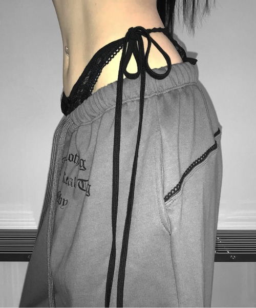 THEAIRTOWN(ジエアタウン)の「sagging lace wide pt(スウェットパンツ・レディース・ホワイト/ダークグレー/ブラック・FREE)」の21枚目の写真