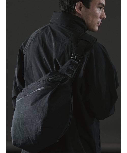 WEXLEY(ウェクスレイ)の「DOUGLAS / 15L Shoulder bag Crinkle Nylon(ショルダーバッグ・メンズ・ブラック・ONE SIZE)」の22枚目の写真