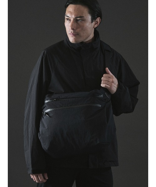 WEXLEY(ウェクスレイ)の「DOUGLAS / 15L Shoulder bag Crinkle Nylon(ショルダーバッグ・メンズ・ブラック・ONE SIZE)」の19枚目の写真