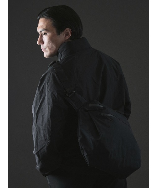 WEXLEY(ウェクスレイ)の「DOUGLAS / 15L Shoulder bag Crinkle Nylon(ショルダーバッグ・メンズ・ブラック・ONE SIZE)」の18枚目の写真