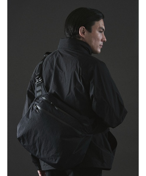 WEXLEY(ウェクスレイ)の「DOUGLAS / 15L Shoulder bag Crinkle Nylon(ショルダーバッグ・メンズ・ブラック・ONE SIZE)」の17枚目の写真