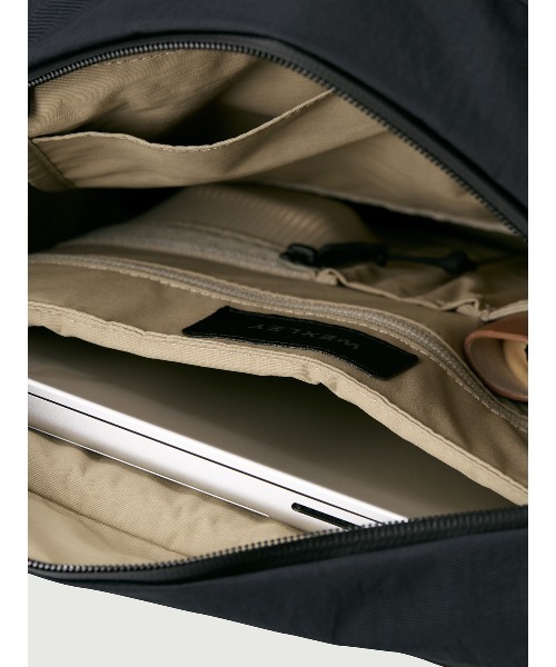 WEXLEY(ウェクスレイ)の「DOUGLAS / 15L Shoulder bag Crinkle Nylon(ショルダーバッグ・メンズ・ブラック・ONE SIZE)」の12枚目の写真