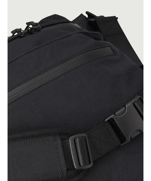 WEXLEY(ウェクスレイ)の「DOUGLAS / 15L Shoulder bag Crinkle Nylon(ショルダーバッグ・メンズ・ブラック・ONE SIZE)」の10枚目の写真