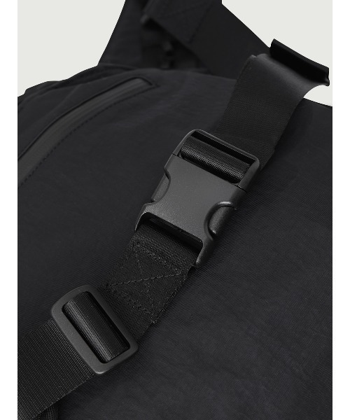 WEXLEY(ウェクスレイ)の「DOUGLAS / 15L Shoulder bag Crinkle Nylon(ショルダーバッグ・メンズ・ブラック・ONE SIZE)」の9枚目の写真