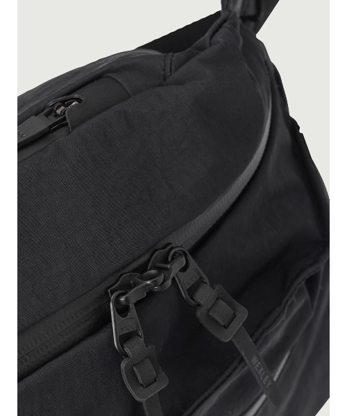 WEXLEY(ウェクスレイ)の「DOUGLAS / 15L Shoulder bag Crinkle Nylon(ショルダーバッグ・メンズ・ブラック・ONE SIZE)」の8枚目の写真