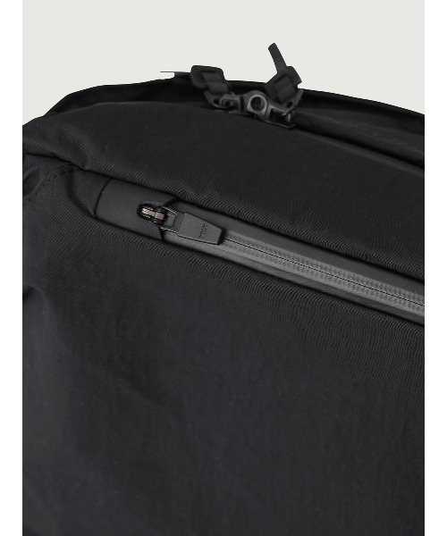 WEXLEY(ウェクスレイ)の「DOUGLAS / 15L Shoulder bag Crinkle Nylon(ショルダーバッグ・メンズ・ブラック・ONE SIZE)」の7枚目の写真
