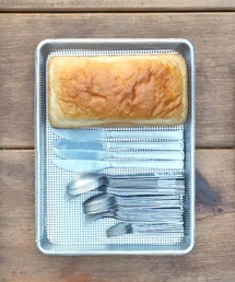 DULTON（ダルトン）の「PERFORATED ALUMINUM TRAY 330/アルミニウム トレイ（キッチンツール）」