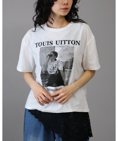 Doumoi(ドゥモエ)の「星柄ダメージ加工 フォトプリント Tシャツ(Tシャツ/カットソー・レディース・B/C/A・FREE)」の3枚目の写真