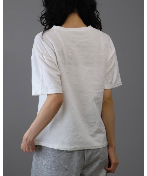 Doumoi(ドゥモエ)の「星柄ダメージ加工 フォトプリント Tシャツ(Tシャツ/カットソー・レディース・B/C/A・FREE)」の17枚目の写真
