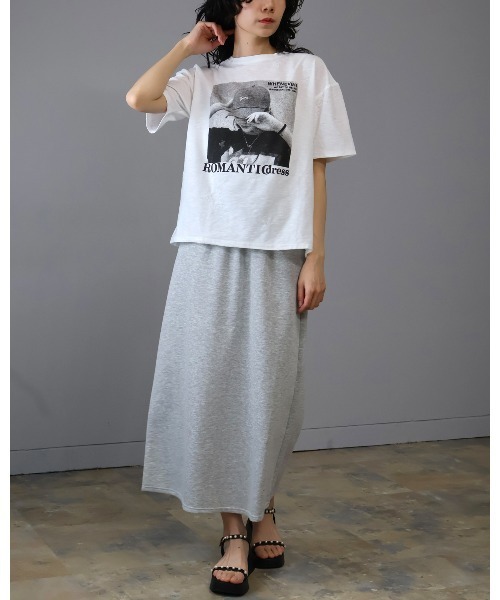 Doumoi(ドゥモエ)の「星柄ダメージ加工 フォトプリント Tシャツ(Tシャツ/カットソー・レディース・B/C/A・FREE)」の4枚目の写真