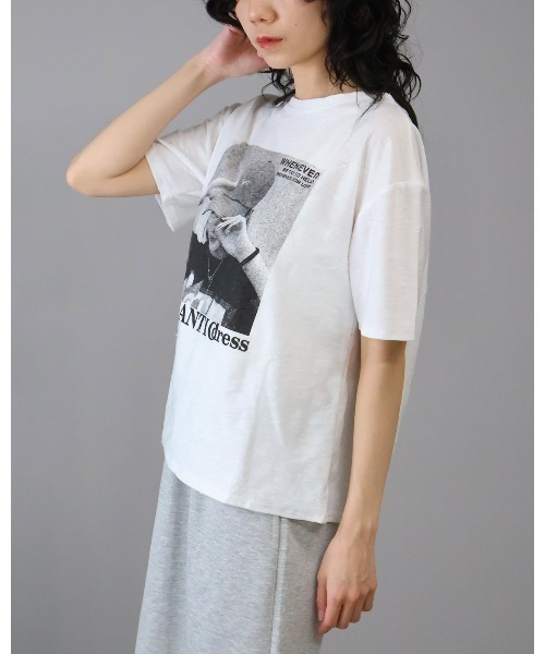 Doumoi(ドゥモエ)の「星柄ダメージ加工 フォトプリント Tシャツ(Tシャツ/カットソー・レディース・B/C/A・FREE)」の8枚目の写真