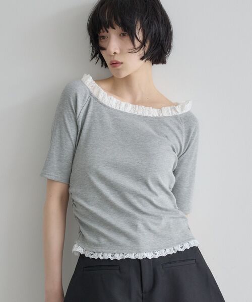 kivi(キヴィ)の「裾レースリブトップス(Tシャツ/カットソー・レディース・ライトグレー/レッド/ブラック・FREE)」の1枚目の写真
