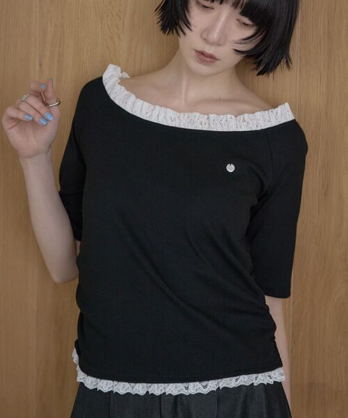 kivi(キヴィ)の「裾レースリブトップス(Tシャツ/カットソー・レディース・ライトグレー/レッド/ブラック・FREE)」の2枚目の写真