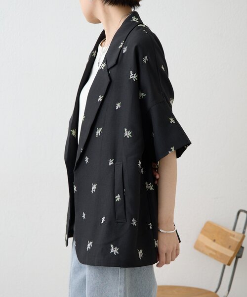 ear PAPILLONNER（イアパピヨネ）の「花柄半袖ジャケット【SUM1 STYLE】（その他アウター・レディース・ブラック/ベージュ・FREE）」の10枚目の写真