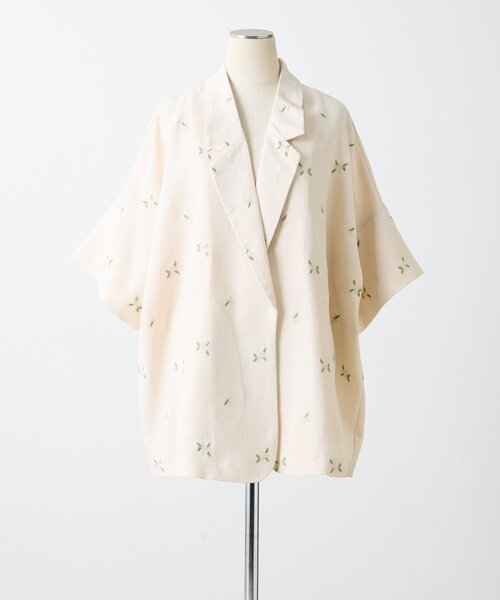 ear PAPILLONNER（イアパピヨネ）の「花柄半袖ジャケット【SUM1 STYLE】（その他アウター・レディース・ブラック/ベージュ・FREE）」の5枚目の写真