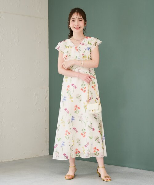 La boutique BonBon（ラブティックボンボン）の「【最強モテワンピ】ボタニカルプリントラッフルワンピース（ワンピース・レディース・サックスブルー/オフホワイト・36/38）」の2枚目の写真