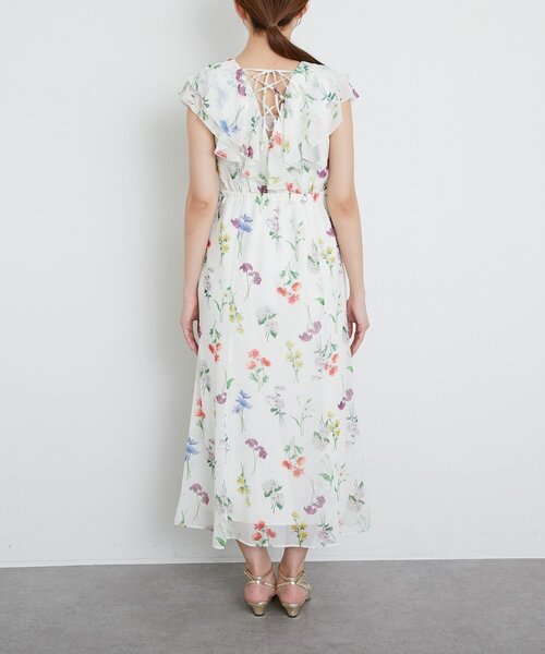 La boutique BonBon（ラブティックボンボン）の「【最強モテワンピ】ボタニカルプリントラッフルワンピース（ワンピース・レディース・サックスブルー/オフホワイト・36/38）」の4枚目の写真