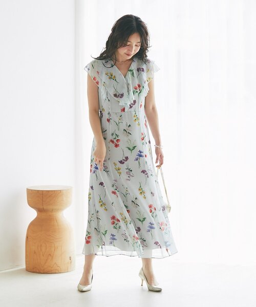 La boutique BonBon（ラブティックボンボン）の「【最強モテワンピ】ボタニカルプリントラッフルワンピース（ワンピース・レディース・サックスブルー/オフホワイト・36/38）」の15枚目の写真