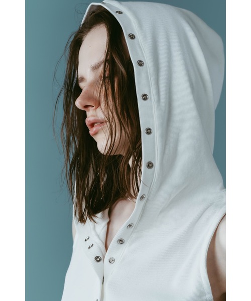 Knuth Marf（クヌースマーフ）の「snap-button hoodie（タンクトップ・レディース・ホワイト/チャコール/ネイビー・FREE）」の5枚目の写真