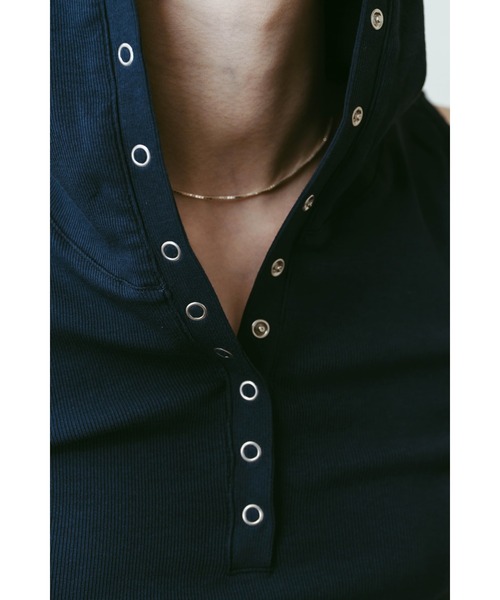 Knuth Marf（クヌースマーフ）の「snap-button hoodie（タンクトップ・レディース・ホワイト/チャコール/ネイビー・FREE）」の18枚目の写真