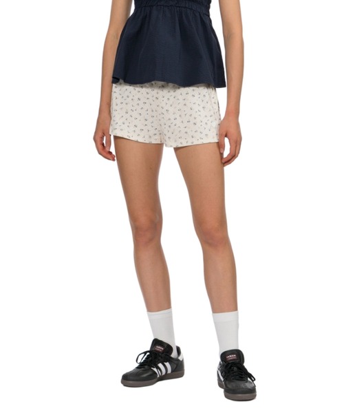 APEE BY A BATHING APE(エイピーバイアベイシングエイプ)の「HEART BADGE FLORAL PRINT POINTELLE SHORTS(その他パンツ・レディース・マルチ/アイボリー・SMALL/X-SMALL)」の5枚目の写真