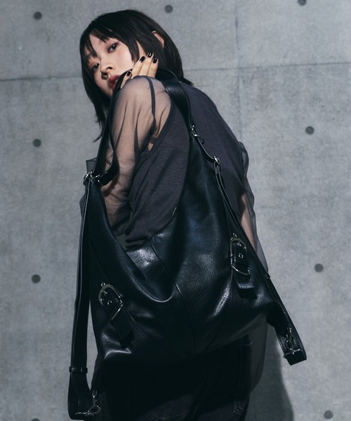 PAGEBOY(ページボーイ)の「マルチWAYバックルバッグ【500mlペットボトル収納可能/リュック/トート/斜めかけ出来る】(ショルダーバッグ・レディース・ブラック・FREE)」の22枚目の写真