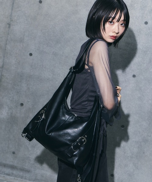 PAGEBOY(ページボーイ)の「マルチWAYバックルバッグ【500mlペットボトル収納可能/リュック/トート/斜めかけ出来る】(ショルダーバッグ・レディース・ブラック・FREE)」の20枚目の写真