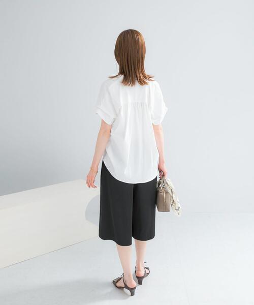 URBAN RESEARCH ROSSO WOMEN(アーバンリサーチ ロッソ)の「『WEB/一部店舗限定』汗染防止デザインボタンカットブラウス(シャツ/ブラウス・レディース・オフホワイト/ネイビー/ピンクベージュ・FREE)」の10枚目の写真