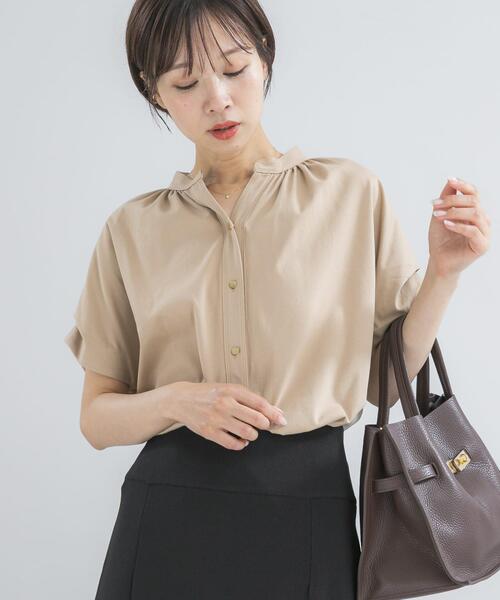 URBAN RESEARCH ROSSO WOMEN(アーバンリサーチ ロッソ)の「『WEB/一部店舗限定』汗染防止デザインボタンカットブラウス(シャツ/ブラウス・レディース・オフホワイト/ネイビー/ピンクベージュ・FREE)」の14枚目の写真
