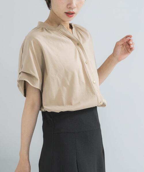 URBAN RESEARCH ROSSO WOMEN(アーバンリサーチ ロッソ)の「『WEB/一部店舗限定』汗染防止デザインボタンカットブラウス(シャツ/ブラウス・レディース・オフホワイト/ネイビー/ピンクベージュ・FREE)」の15枚目の写真