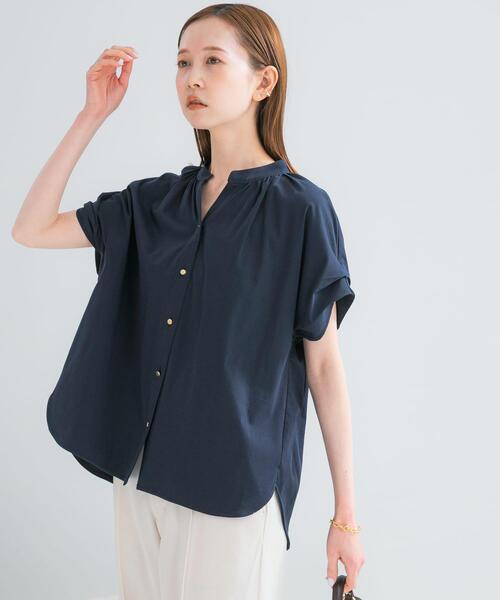 URBAN RESEARCH ROSSO WOMEN(アーバンリサーチ ロッソ)の「『WEB/一部店舗限定』汗染防止デザインボタンカットブラウス(シャツ/ブラウス・レディース・オフホワイト/ネイビー/ピンクベージュ・FREE)」の21枚目の写真
