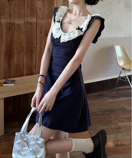 &soiree(アンドソワレ)の「クルーネックレースタイトミニワンピース(ワンピース・レディース・ネイビー・MEDIUM/SMALL/X-LARGE/LARGE)」の2枚目の写真