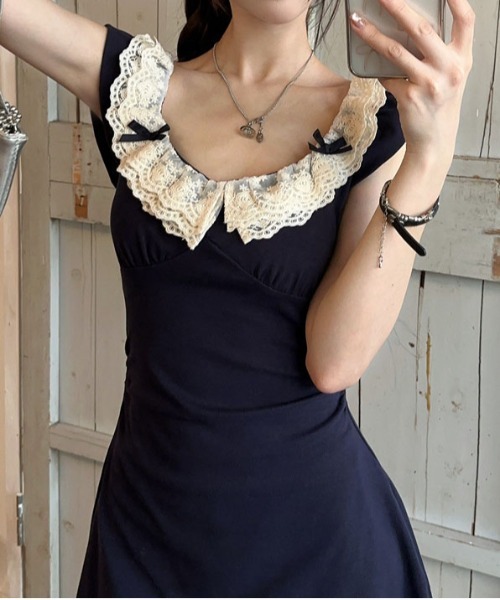&soiree(アンドソワレ)の「クルーネックレースタイトミニワンピース(ワンピース・レディース・ネイビー・MEDIUM/SMALL/X-LARGE/LARGE)」の3枚目の写真