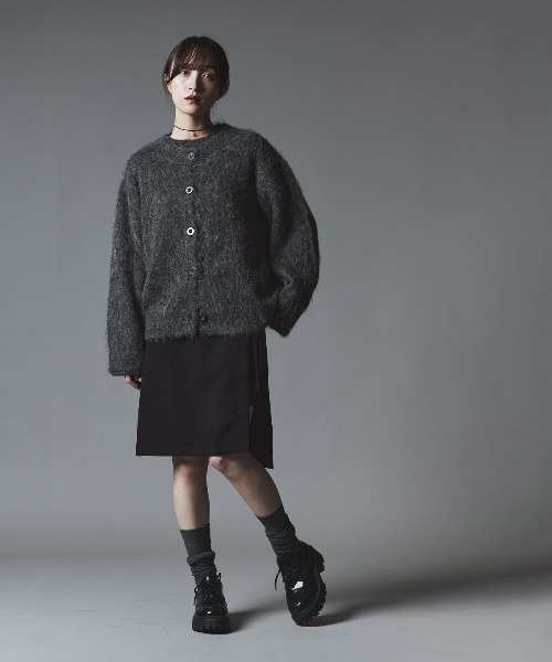 W:Huku（フーク）の「モヘア シャギー ニット カーディガン / Mohair Shaggy Knit Cardigan（カーディガン/ボレロ・レディース・ベージュ系その他/チャコール/ブラック/ブラウン・FREE）」の10枚目の写真