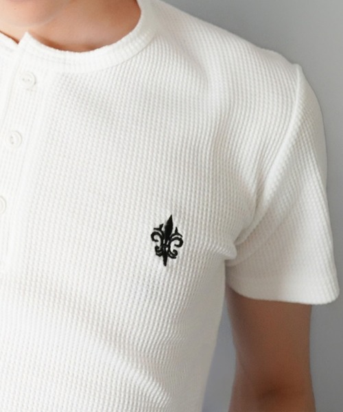 SPINNS(スピンズ)の「短丈ヘンリーネックサーマル半袖Tシャツ/ワンポイントロゴ刺繍(Tシャツ/カットソー・メンズ・ワイン/ブラック/ホワイト・ONESIZE)」の17枚目の写真