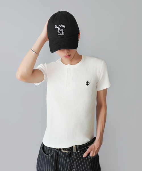 SPINNS(スピンズ)の「短丈ヘンリーネックサーマル半袖Tシャツ/ワンポイントロゴ刺繍(Tシャツ/カットソー・メンズ・ワイン/ブラック/ホワイト・ONESIZE)」の21枚目の写真