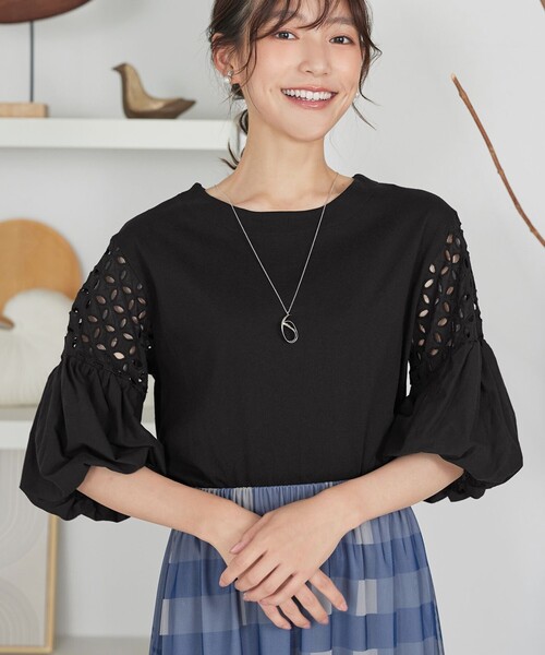 Tiaclasse(ティアクラッセ)の「袖レースカットソープルオーバー(Tシャツ/カットソー・レディース・ブラウン/ブラック/オフホワイト・M)」の1枚目の写真