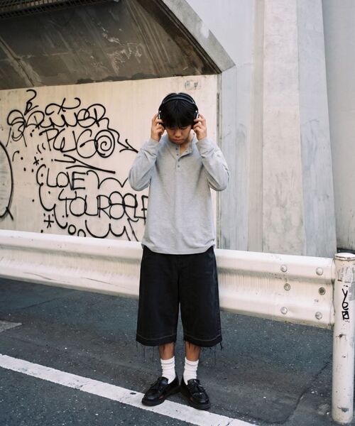 LETTERCOMO(レテルコモ)の「メロウヘンリーネックストライプロングスリーブグレー(Tシャツ/カットソー・メンズ・グレー・MEDIUM/LARGE)」の3枚目の写真