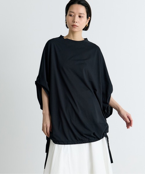 COGTHEBIGSMOKE(コグザビッグスモーク)の「【COGTHEBIGSMOKE/コグザビッグスモーク】NARIAH TUCKED SLEEVE TOP/タックスリーブTシャツ(Tシャツ/カットソー・レディース・ホワイト/ブラック・1)」の1枚目の写真