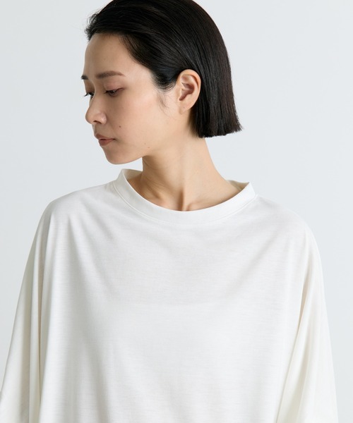 COGTHEBIGSMOKE(コグザビッグスモーク)の「【COGTHEBIGSMOKE/コグザビッグスモーク】NARIAH TUCKED SLEEVE TOP/タックスリーブTシャツ(Tシャツ/カットソー・レディース・ホワイト/ブラック・1)」の13枚目の写真