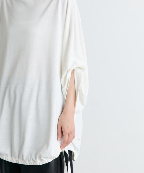 COGTHEBIGSMOKE(コグザビッグスモーク)の「【COGTHEBIGSMOKE/コグザビッグスモーク】NARIAH TUCKED SLEEVE TOP/タックスリーブTシャツ(Tシャツ/カットソー・レディース・ホワイト/ブラック・1)」の15枚目の写真